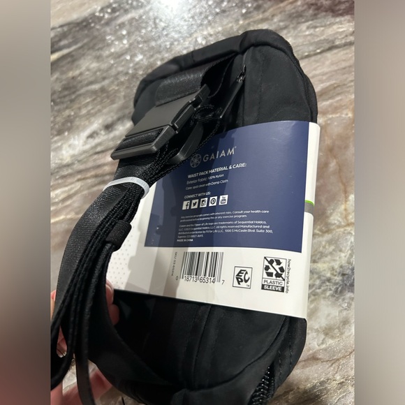 Gaiam Wander Waist Pack- belt bag. NWT - Picture 10 of 10